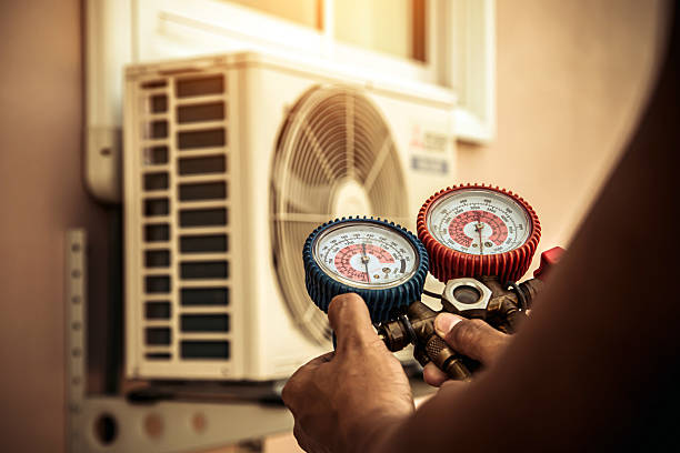 Professional Ac Installation technician working in Mount Olive, IL